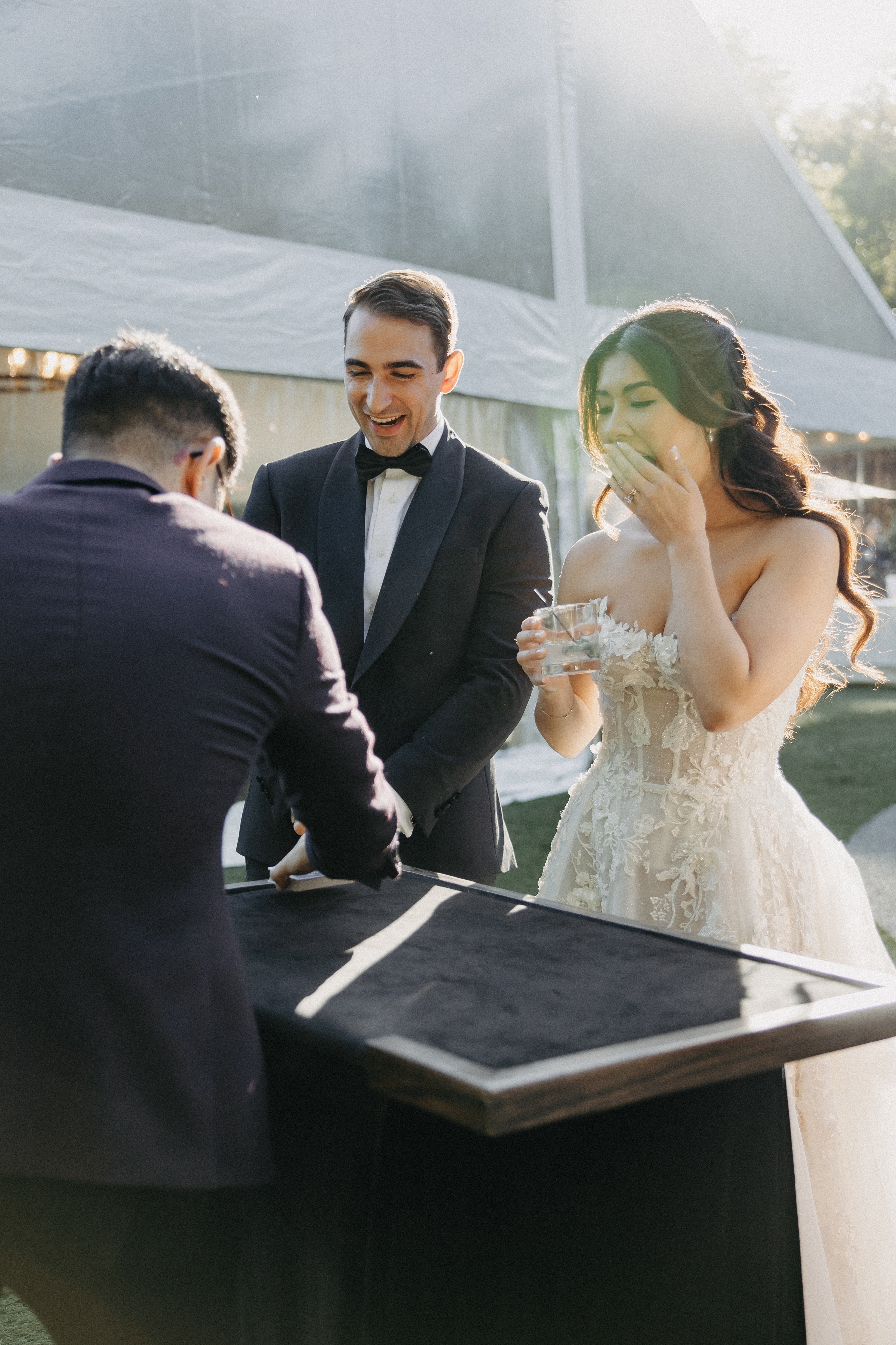 Travis Kim performing close-up magic at a Seattle wedding